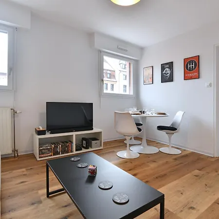 Le Cineaste • Hypercentre • A Theme